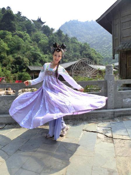 鸣人纲手荒岛全彩版影视海报