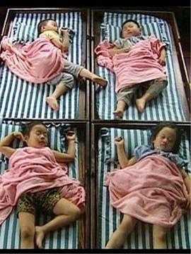 美女自愿绑手脚的图片影视海报